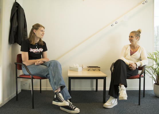 Schoolmaatschappelijk werk: een luisterend oor, advies en…